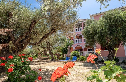 Ano Vasilikos Hotel | Arazzo Apartments