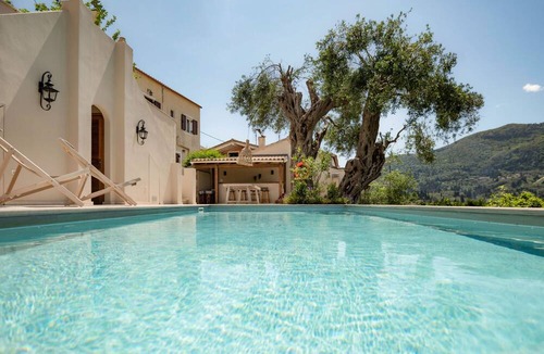 Achilleio Villa | Casa Conti 1840 in Gastouri