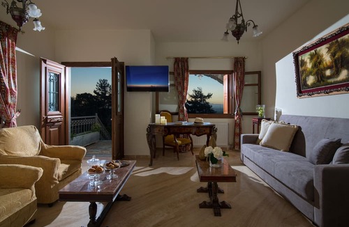 Minoa Pediada Villa | Oniropetra Luxury Suites