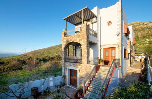 Minoa Pediada Villa | Oniropetra Luxury Suites