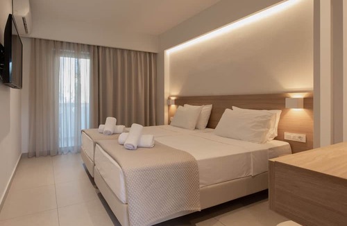 Tingaki Apartment | Mythos Suites Hotel