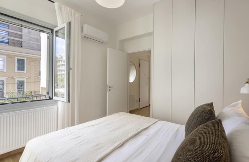 Pangrati Apartment | Versi2- Stylish 2BR pays homage to timeless charm