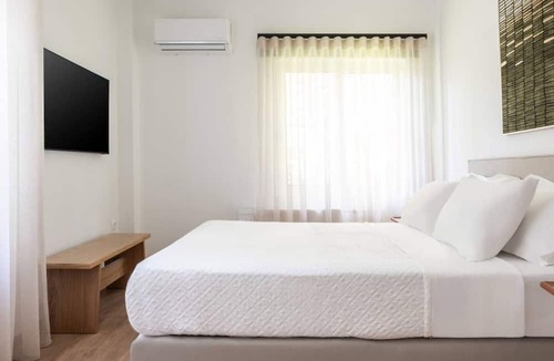 Vouliagmeni Apartment | 4BD Apartment with Outdoor Jacuzzi Garden