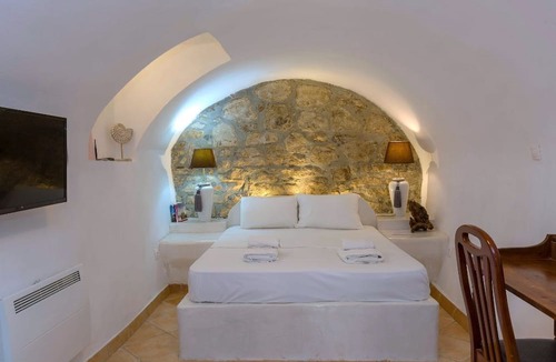 Old Town Apartment | Bio-climatic Cave Studio with private terrace