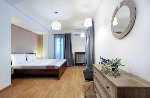 Thessaloniki City Centre Apartment | Houseloft Cosmopolitan Comfort