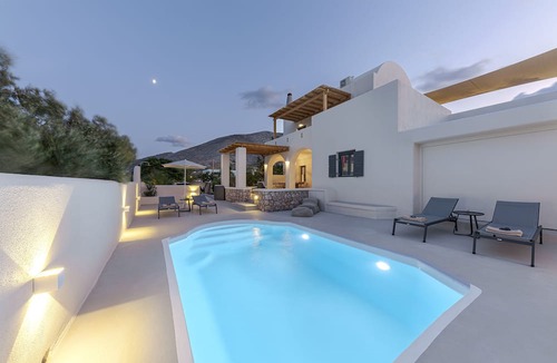 Kamari Villa | Escape View Villa
