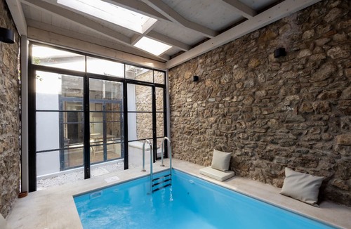 Plaka Apartment | Incomparable Plaka's Lux 2bdrm Apt w/Pvt Heated Pool