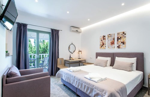 Koukounaries Apartment | 3 Goddesses