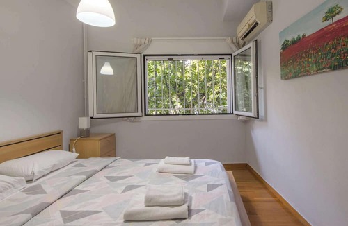Thissio Apartment | Stylish apt in the Historic heart of the city
