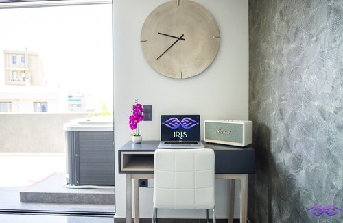 Gazi Apartment | Iris Penthouse: Luxury Acropolis View and Jacuzzi