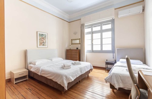 Plaka Apartment | Ideal 4 bdr Apartment in Plaka for 10!