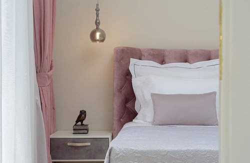 Anafiotika Apartment | THIRAMENOUS RESIDENCE - ATHENA SUITE with Rooftop Hot Tub
