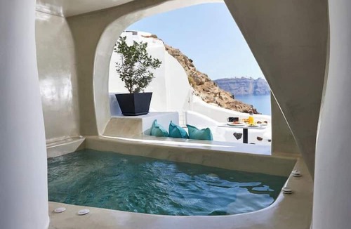 Oia Villa | Blue Art Caves
