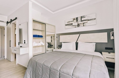 Stoupa Apartment | Lighthouse Apartments