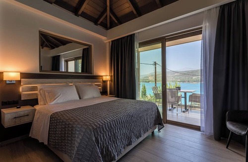 Stoupa Apartment | Lighthouse Apartments