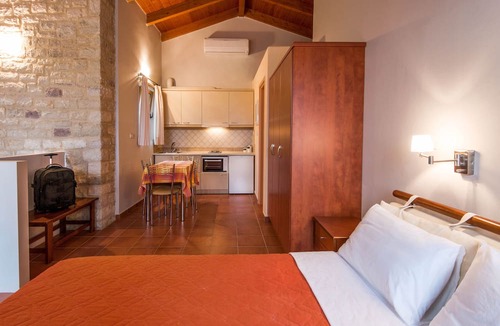 Kiparissia House | Enastron Villas