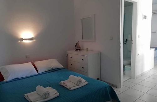 Kokkini Chani Apartment | Kokkini Hani Charming apartment 1 - 4 persons with garden, 100 m. from the sea.