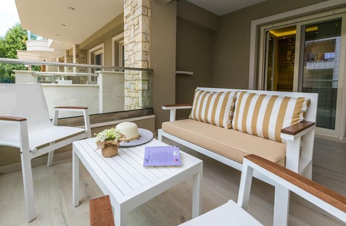 Chrisi Ammoudia Apartment | Lobelia Luxury Suites