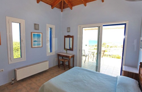 Plaka Villa | Lovely family villa with stunning sea views, private pool, games room & wi-fi
