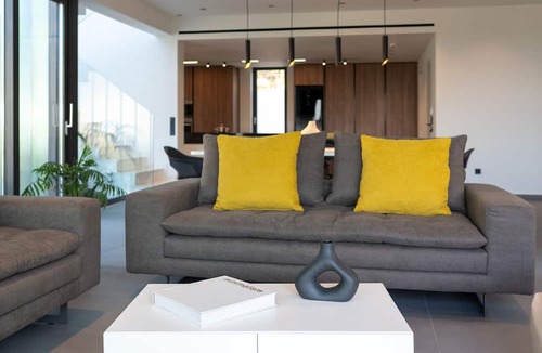 Ixia Villa | Momentum Villas