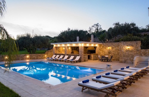 Souda Villa | 7 Bedroom Superb Villa Melitini, Sleeps 16