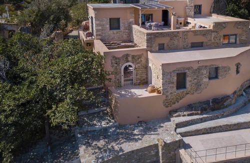 Sitia House | Pera Chorio - Dion: Artist's stone house with countryside views