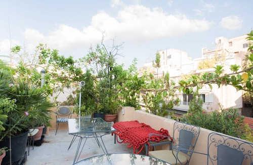 Psirri Apartment | Central 2-Bedroom Apartment with Rooftop Access! EP9G