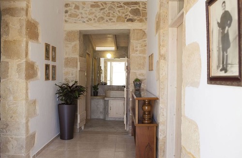 Drapanias Cottage | A fully renovated stone-built house of 1900.