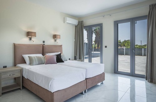Argostoli Town Villa | Lighthouse Villas Kefalonia