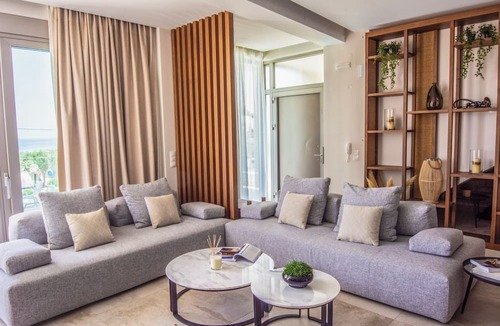 Rethymno Villa | Made of blue luxury souites collection