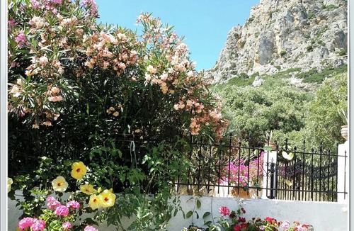 Palaiochora Cottage | Cottage Sleeps 3 with Sea Views and Parking