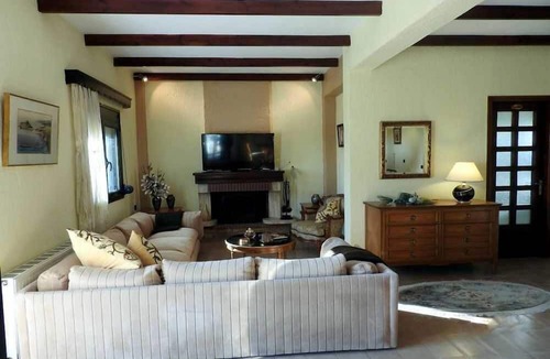 Anavyssos Villa | Villa Christina – Seaside Retreat with Garden & BBQ in Anavyssos