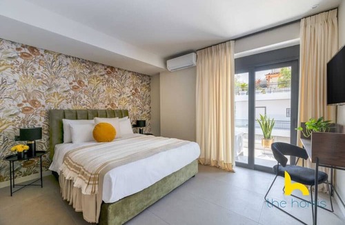 Kinosargous Apartment | Premium Retreat w/Patio, Parking & Acropolis View