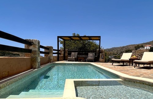 Prodromi House | Geräumige Villa mit Pool nur 12km vom Strand entfernt by Interhome