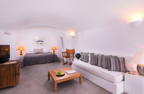 Oia Villa | Dazzling Santorini Villa | Villa Arthemis | Breathtaking Sea Views | Spacious.