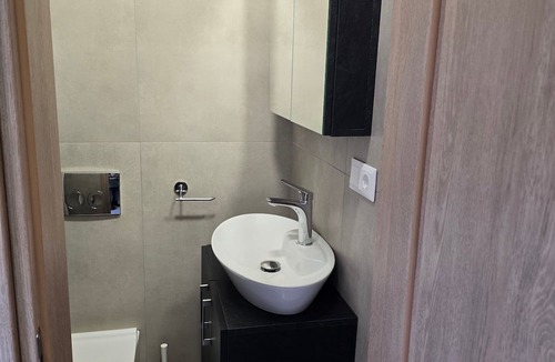 Thessaloniki Apartment | Holiday Home 'Modern Apartment' with Wi-Fi and Air Conditioning