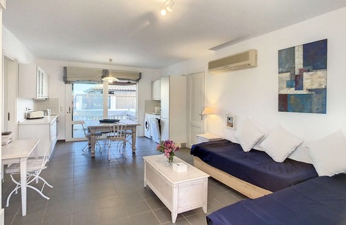 Plepi Apartment | Beach Loft Apartment with Sea View, Wi-Fi, and Air Conditioning