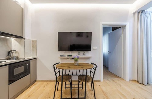 Gjirokaster Apartment | Stone City Stay | Central Gjirokastër Apartment by PikHost