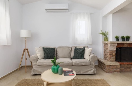 Perea Apartment | Glow Apartments