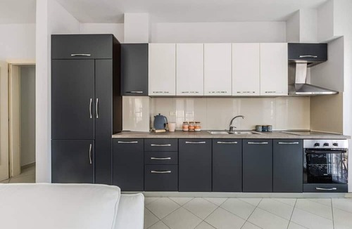 Shkoder Apartment | Central G`juhadol 2BR Apartment with Free Parking