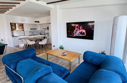 Durres Apartment | Adriatoc Penthouse :Top floor ; Jaccuzi ; Pool tablr