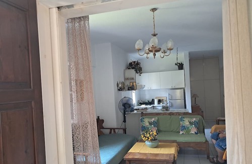 Papa Nero Apartment | Paradise in Ai Giannis Apartment with Sea View, Wi-Fi, and Air Conditioning