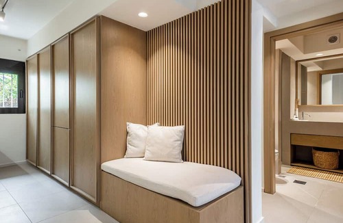 Vouliagmeni Apartment | Directly before the sea.Direkt vor dem Meer