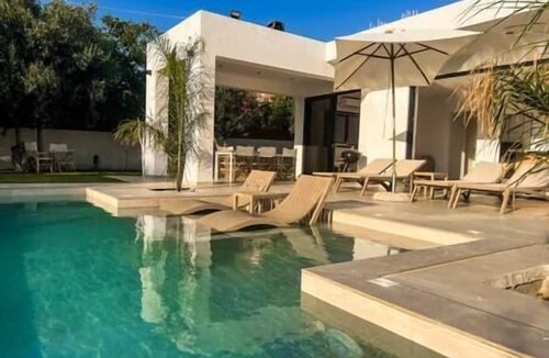 Loutraki Villa | Villa Kala Loutraki: Private Pool & Sauna I Beach