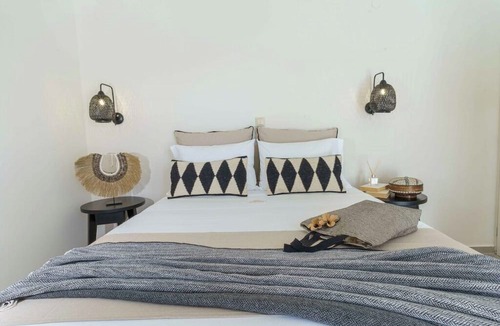 Viannos Apartment | NIKKON LUXURY LIVING is a luxury private villa, in top of the sea.Enjoy LUXURY.