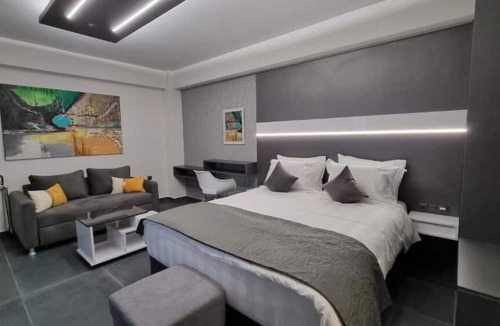 Paralia Ofryniou Apartment | LUXSUITES