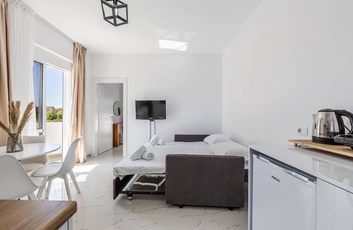 Golem Apartment | Apartment with AC and Balcony | Golem by PikHost