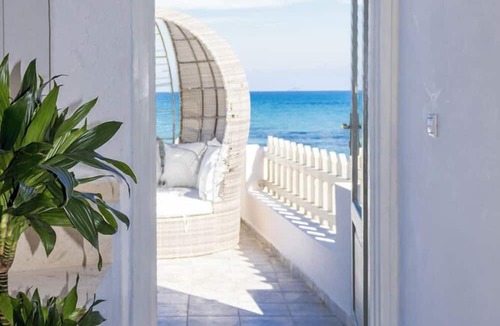 Kokkini Chani Apartment | Zen Beachfront Apartment