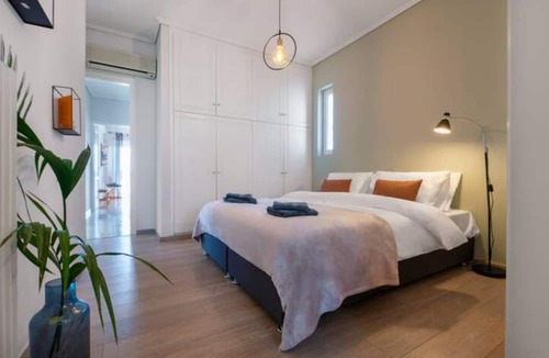 Glyfada Apartment | Bright 3bdr Apt with Roofgarden, Jacuzzi