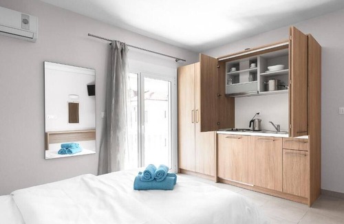 Katerini Apartment | Blue Flag Studios Nilie Hospitality